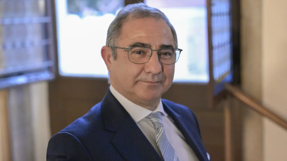 Governo dos Açores admite amortizar subida do preço do