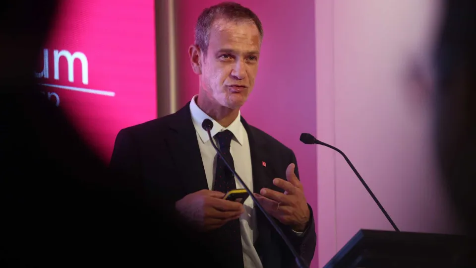 Miguel Maya deve ser reconduzido hoje como presidente