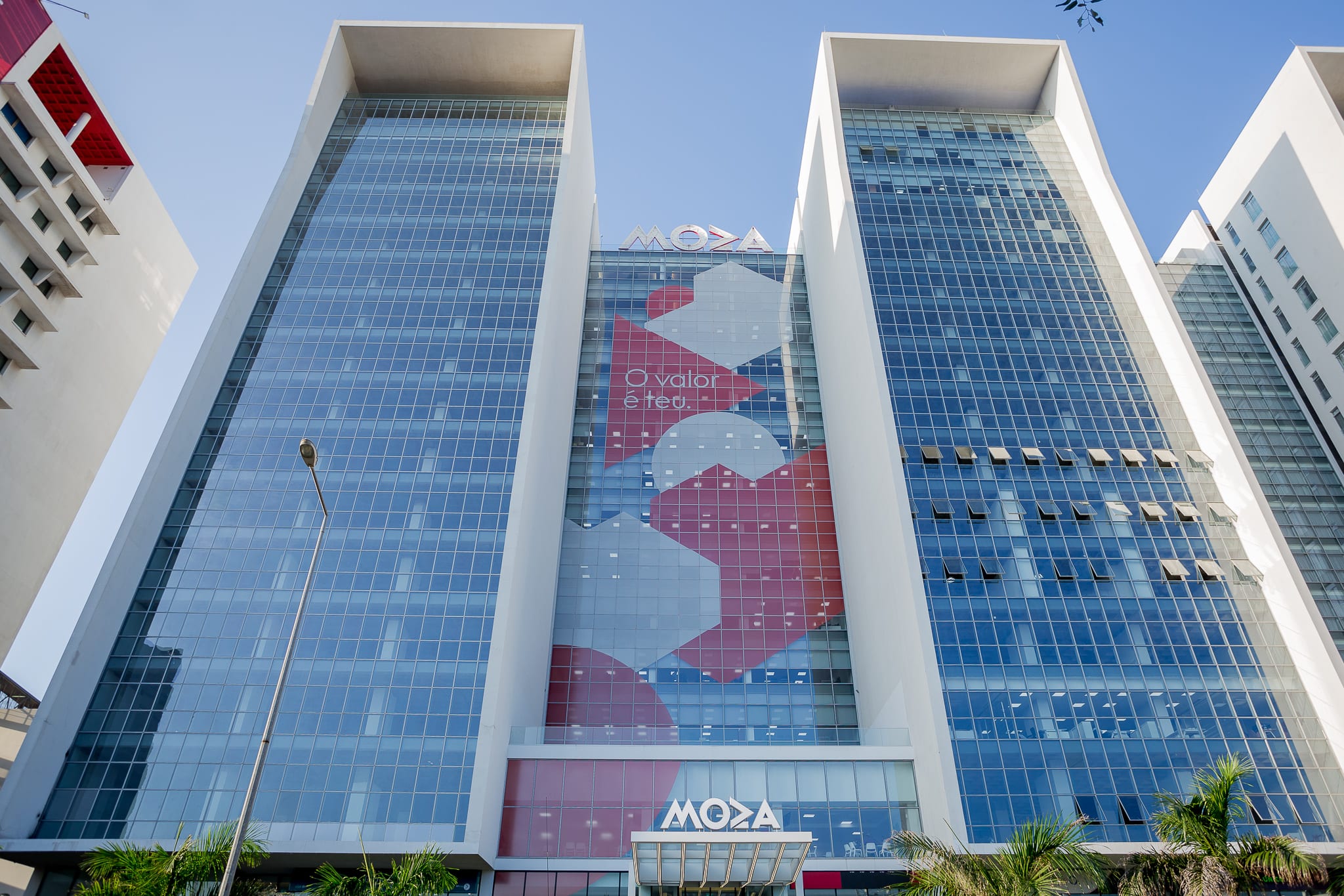 Moza Banco Lucra 3,3 Milhões de Dólares no Primeiro