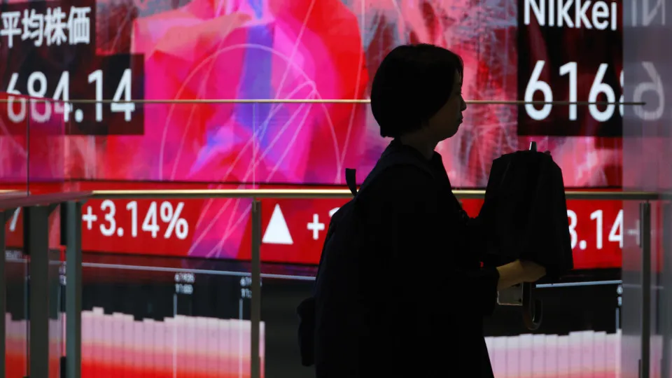 Nikkei quebra recorde e ultrapassa os 65.000 pontos na bolsa