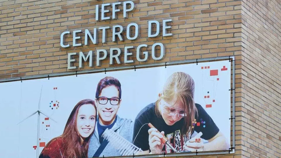Número de desempregados nos centros de emprego cai 9,7% em