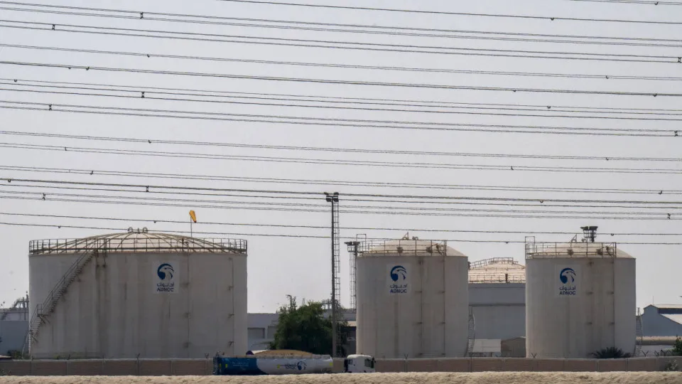 Petrolífera de Abu Dhabi promete investimento de 46 mil