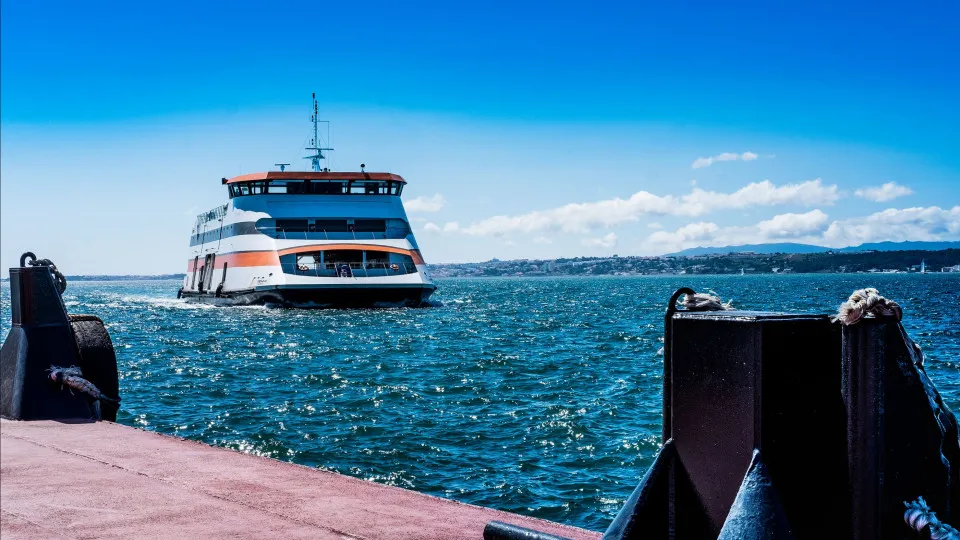 Retomado amanhã transporte de veículos na ligação fluvial da