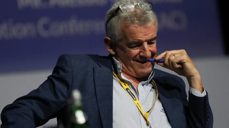 Ryanair desvia quase 1 avião por dia por causa de álcool.