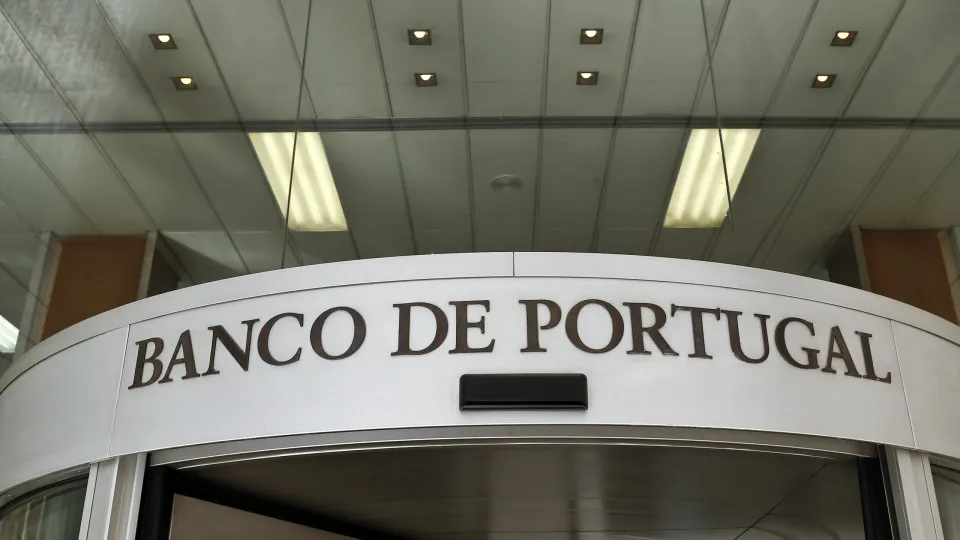 Títulos de dívida emitidos sobem para 325,8 mil milhões em