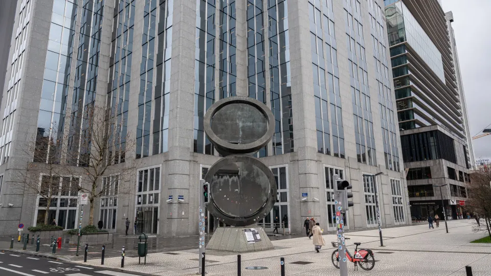 Tribunal decide a favor do banco central russo em caso