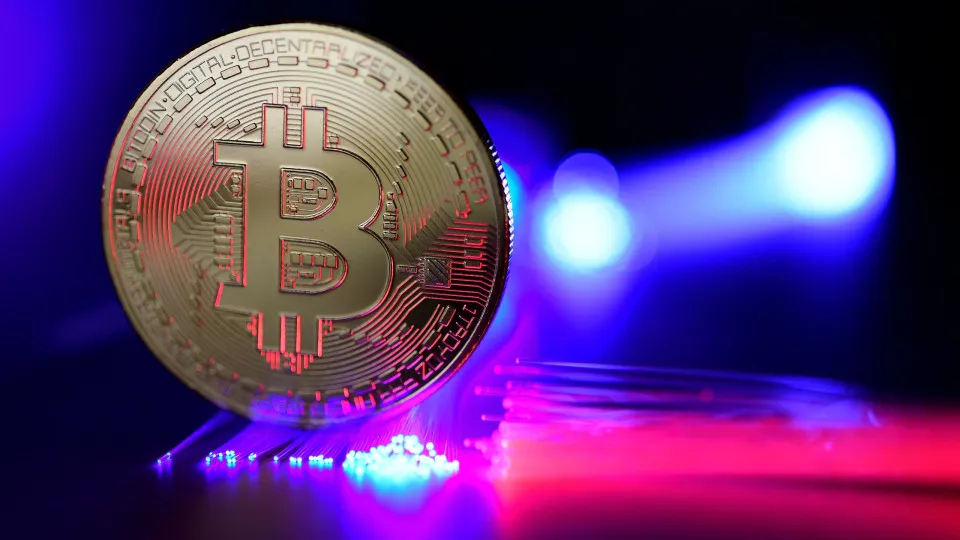 Bitcoin caiu 2,78% para menos de US$ 70 mil