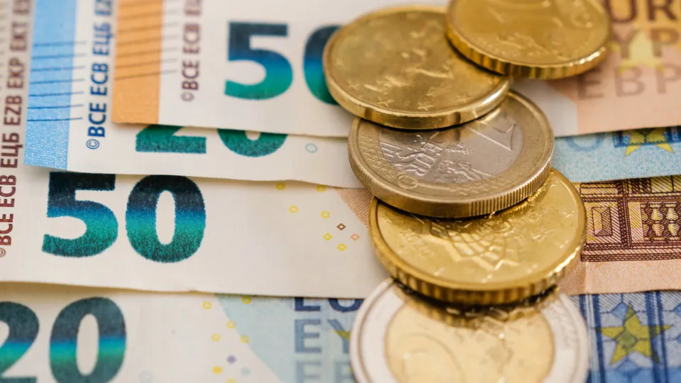 Euro foi moeda refugio em momentos de aversão ao risco em