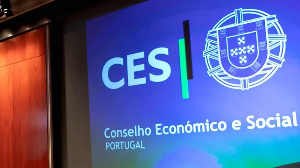 Lei das Grandes Opções tem melhorias mas há insuficiências,