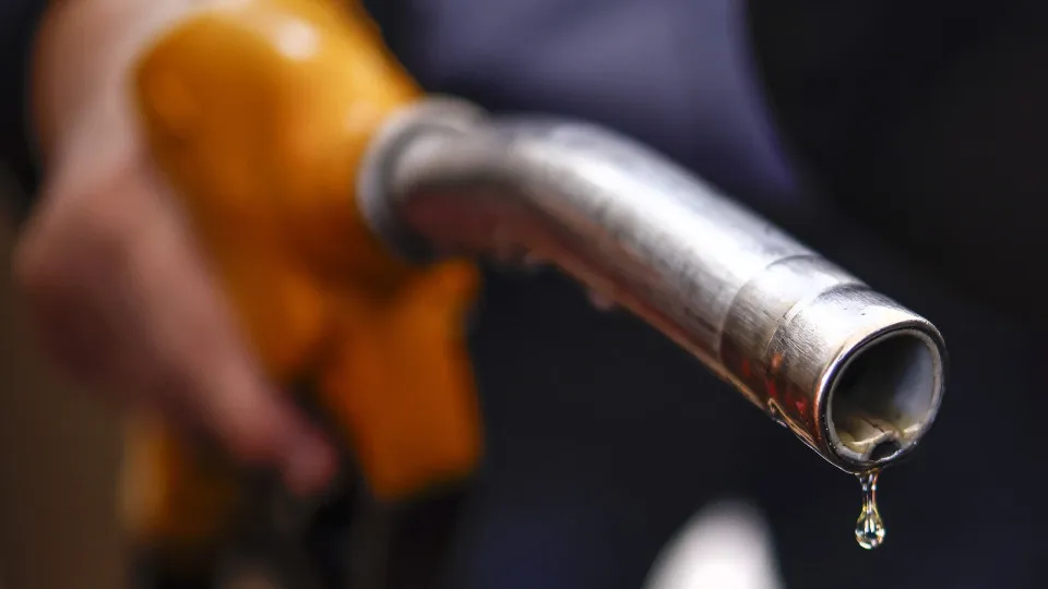 Preço médio semanal da ERSE desce 6,6% para gasolina e 7,6%