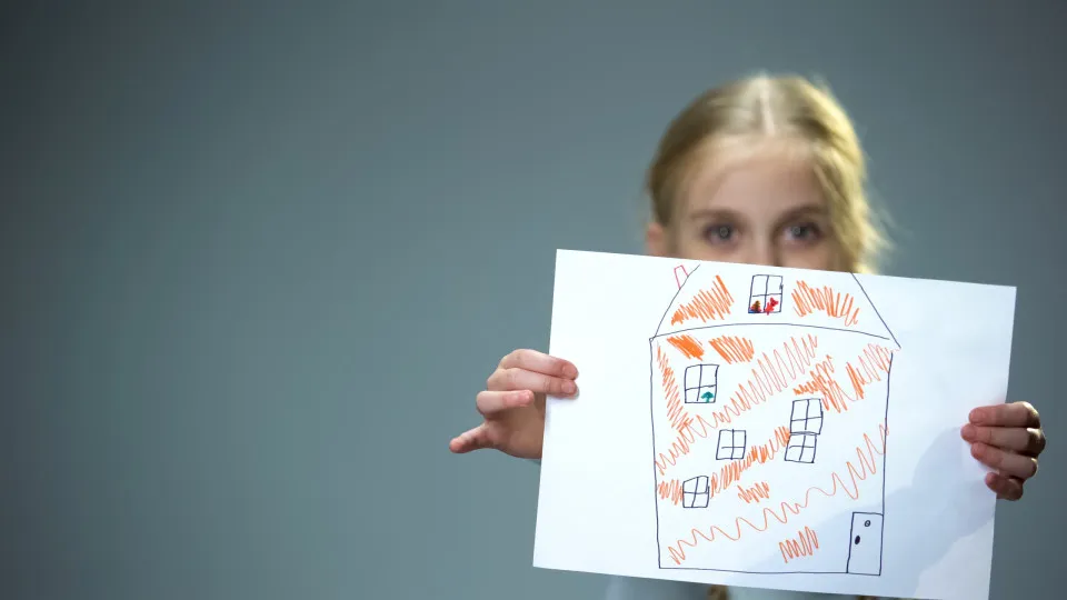 Um quinto das famílias com crianças vive em casas com pouco